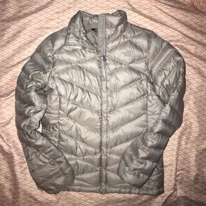 NORTH FACE WOMENS 550 COAT SIZE SMALL